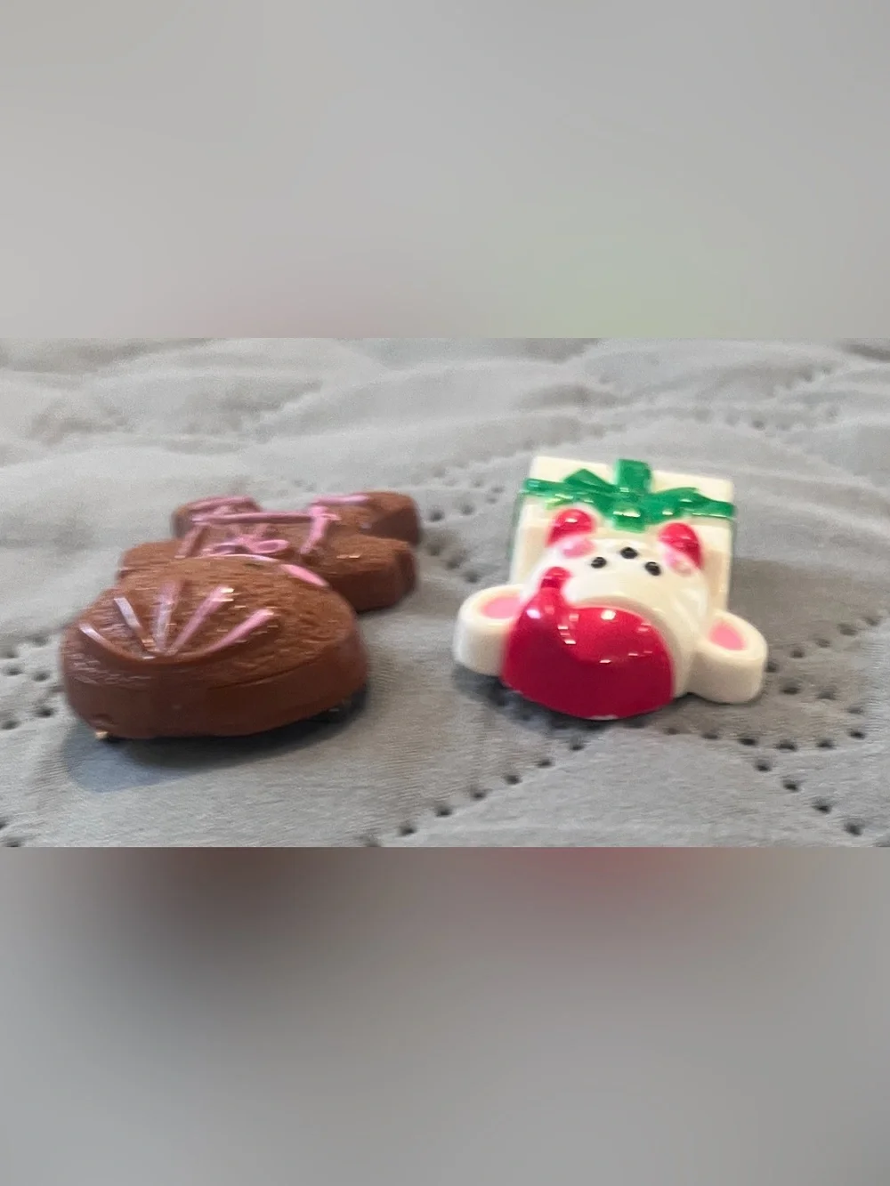 Vintage Avon Christmas Pins Lot 1972 Gingerbread Man & Holiday Mouse
